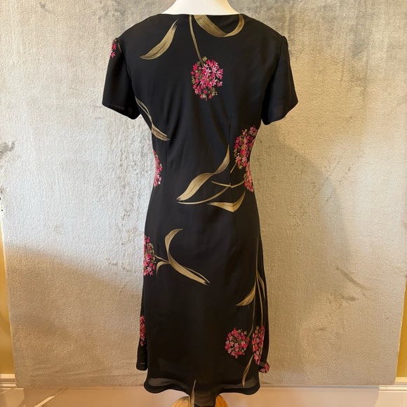 Jessica Howard Dark Romantic Elegant Sheath Dress with Pink Floral Accents - Picture 6 of 9